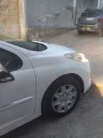 voitures-peugeot-207-2012-amizour-bejaia-algerie