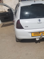 voitures-renault-clio-campus-2014-bye-annaba-algerie