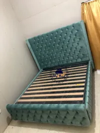 سرير كاپيطوني عالي الجودة 