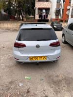 moyenne-berline-volkswagen-golf-7-2017-carat-constantine-algerie