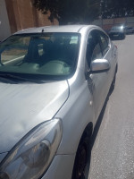 voitures-nissan-sunny-2012-boumerdes-algerie