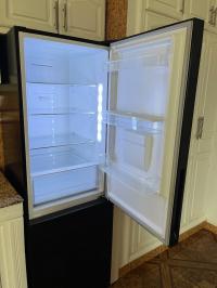 Frigidaire raylan noir miroir a vendre thumbnail 3