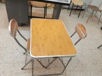 Table avec 2 chaise 