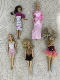 دمى-ألعاب-محبوبة-lot-de-5-poupees-barbie-et-mannequins-en-bon-etat-المحمدية-الجزائر