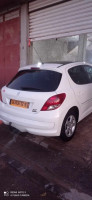 voitures-peugeot-207-2012-allure-blida-algerie