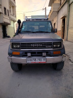 voitures-toyota-land-cruiser-1990-court-algerie