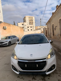 voitures-peugeot-208-2016-allure-facelift-mascara-algerie