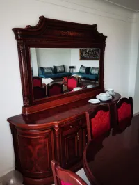 Table 6 chaises et bahut 