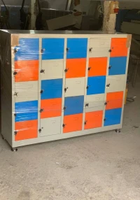 Vestiaire métallique Scolaire / Armoire métallique / Classeur métallique C4 / Rayonnage / Etagère 