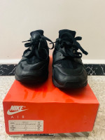 basquettes-nike-air-huarache-triple-black-originale-p44-djelfa-algerie