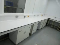 Paillasse de laboratoire طاولات المخابر
