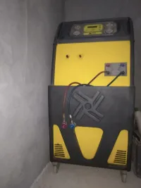 Machine d'entretien et de remplissage de climatisation 