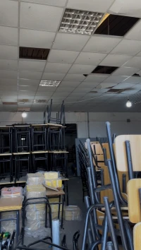 Fabrication de chaises, de tables d'école et de casiers scolaires