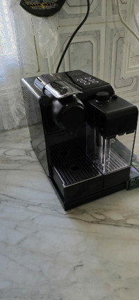 machines-a-cafe-et-mousseurs-nespresso-delonghi-douera-alger-algerie