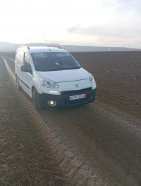 voitures-peugeot-b9-2015-ain-fakroun-oum-el-bouaghi-algerie