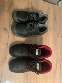 2 PAIRES DE CHAUSSURES DE SÉCURITÉ 