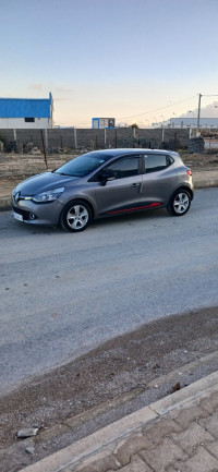 voitures-renault-clio-4-2013-bir-bouhouche-souk-ahras-algerie