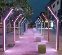 Poteau d'éclairage moderne condélabre 
