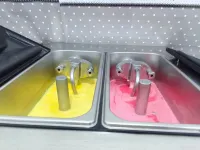 Deux machines à crème 