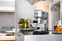 robots-blenders-beaters-machine-a-cafe-delonghi-cafetiere-15-bars-dedica-style-espresso-chrome-ec685m-el-biar-alger-algeria