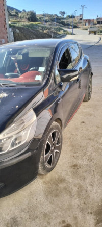 voitures-renault-clio-4-2013-dynamique-cherchell-tipaza-algerie