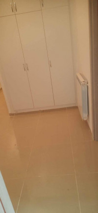 appartement-location-f5-alger-mahelma-algerie