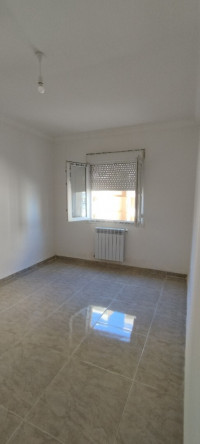 appartement-location-f4-alger-mahelma-algerie