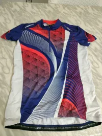 T-shirt , short et tenue complete spécial vélo  ( tenue cyclisme). Prix sont affichés en bas