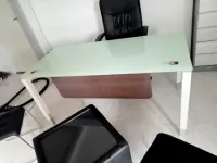 Table de bureaux avec 3 chaises et table basse promo