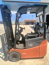 آخر-chariot-elevateur-electrique-modele-7fbest15-avec-chargeur-marque-toyota-en-panne-الشرفة-عنابة-الجزائر