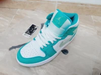 Basquettes nike jordan 1 mid vert