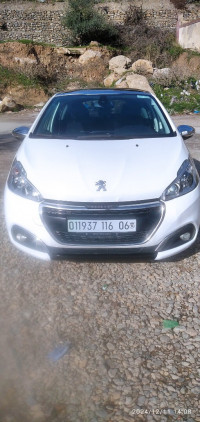 voitures-peugeot-208-2016-allure-facelift-kherrata-bejaia-algerie