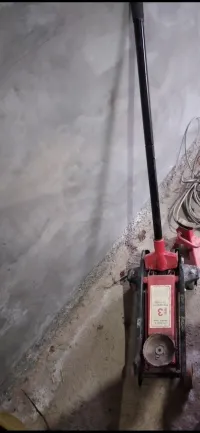 Matériel de tôlerie+Bouteilles à oxygène et acélyténe