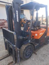 آلة-clark-3tonne-doosan-2019-مسيلة-المسيلة-الجزائر