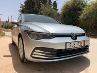 moyenne-berline-volkswagen-golf-8-2023-life-tlemcen-algerie