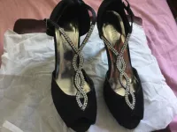 Escarpin glamour pour fête ou mariée 1500 da.