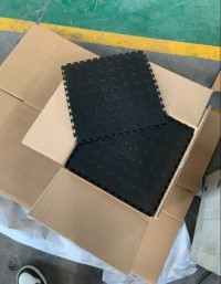 tapis-moquettes-dalles-de-sol-industrielles-en-pvc-ultra-resistantes-pour-usines-ateliers-et-garages-chlef-algerie