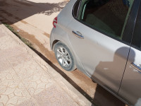 voitures-peugeot-208-2015-laghouat-algerie