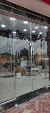 façade en verre trempé