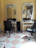 esthetique-beaute-vente-de-poste-travail-salon-coiffure-mohammadia-alger-algerie