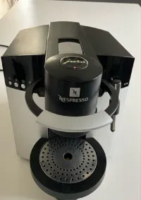 Machine à café Nespresso elle fait du café et cappuccino original de la Suisse 0