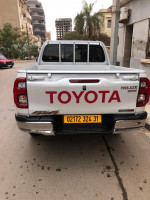 voitures-toyota-hilux-2024-4x4-oran-algerie