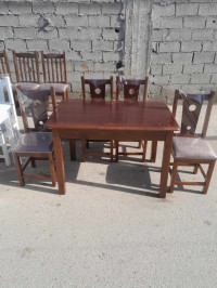 tables-vente-table-chaises-en-bois-rouge-restaurants-cafeterias-hotels-maisons-baraki-alger-algerie