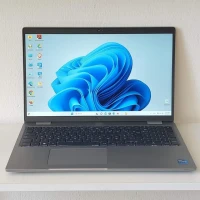 LATITUDE 5520 i7-11em 16G 512SSD 15.6" Top