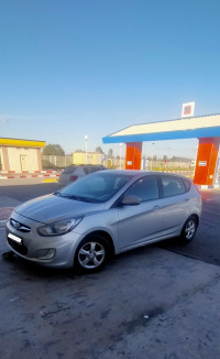 voitures-hyundai-accent-rb-5-portes-2013-prestige-ain-charchar-skikda-algerie