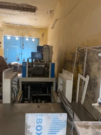 Machine de fabrication de serviettes en papier