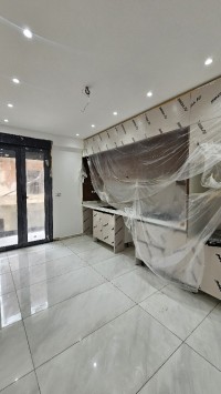 شقة-بيع-5-غرف-وهران-بئر-الجير-الجزائر