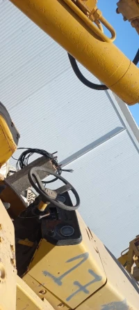 Komatsu Poclain - engin pose poteaux 