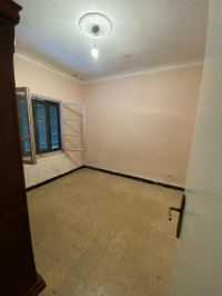 appartement-location-f4-alger-bouzareah-algerie