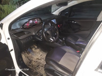 voitures-peugeot-208-2015-allure-facelift-chiffa-blida-algerie